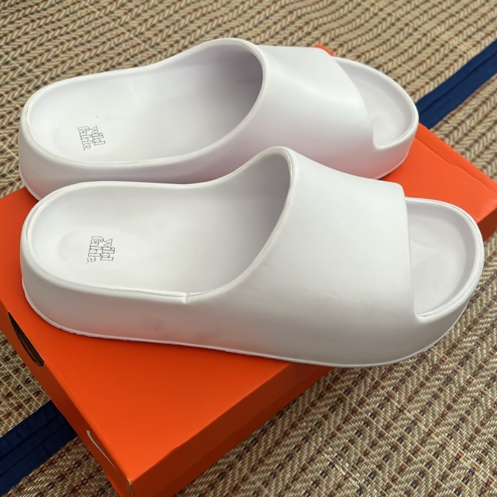 Wild Fable White Slide Sandals